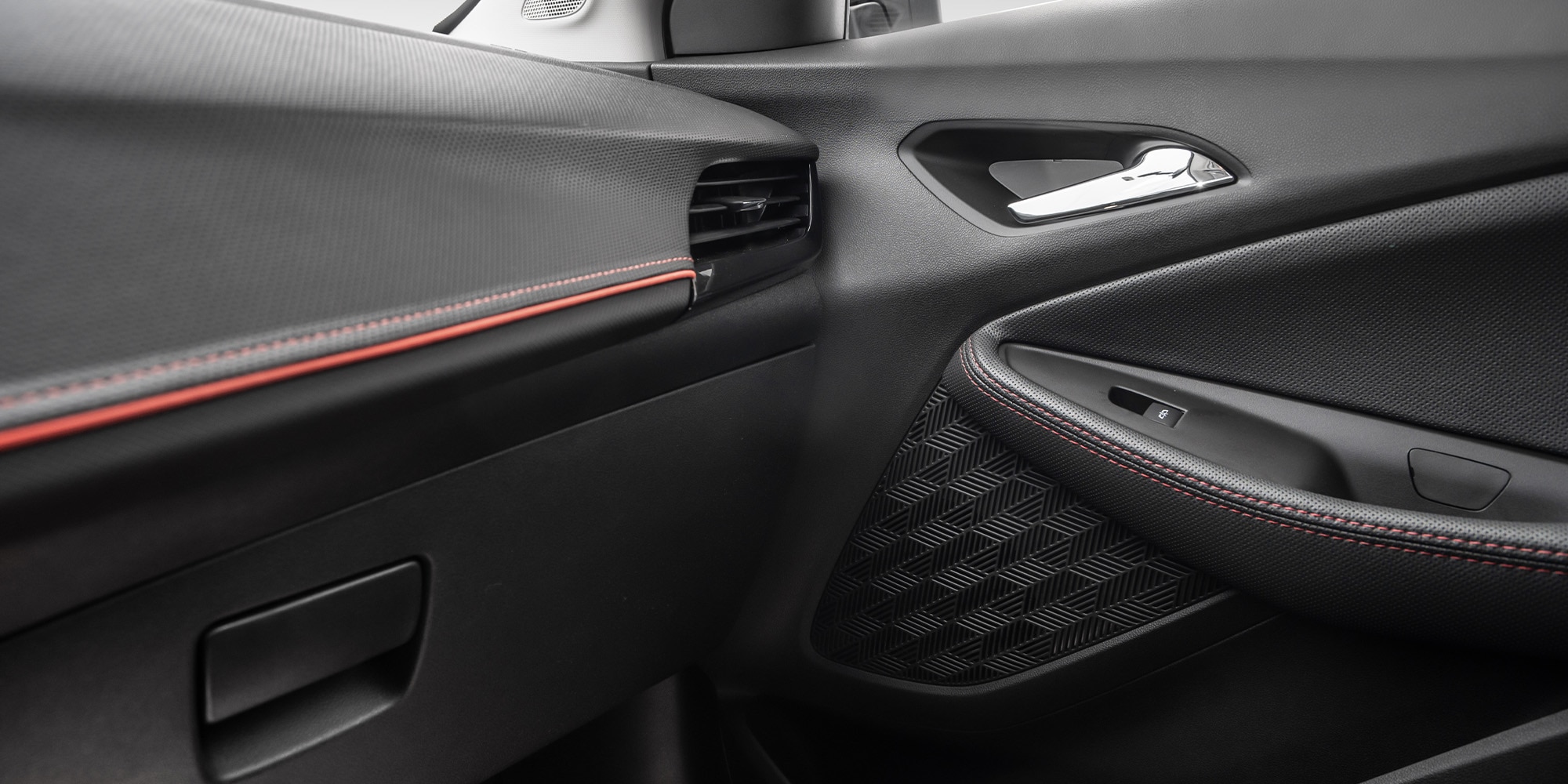 Terminaciones internas de alta calidad en la Chevrolet Montana 2026.